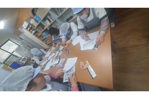 5월9일 캘리그라피 수업 커피필터에  새긴 글  찬란한 오월 ~